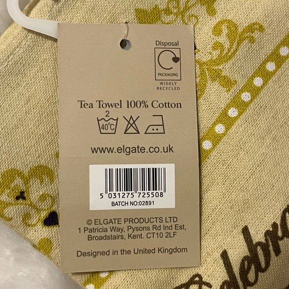 Duke & Duchess of Sussex Wedding Commemorative Tea Towel - Picture 3 of 3